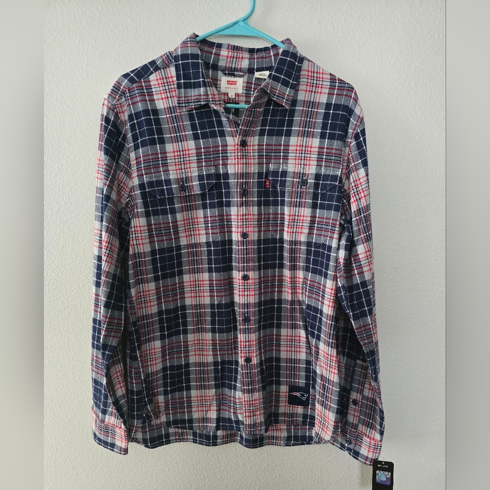 Levi's/New England Patriots plaid long sleeve shirt Medium